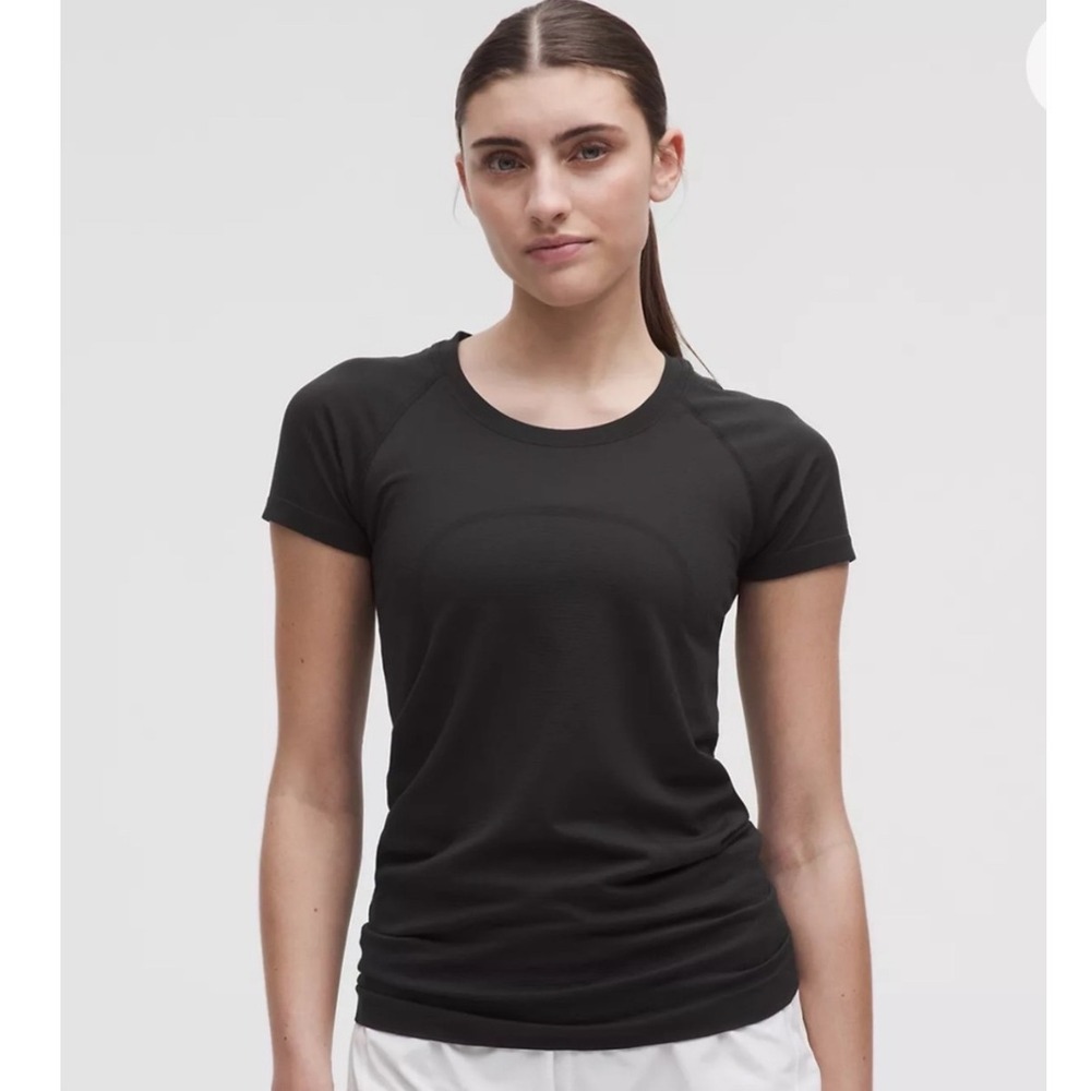 Lululemon Swiftly Tech Short Sleeve Shirt Size 2 Black Waist Length